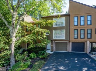 60 Winged Foot Dr, Reading, PA 19607