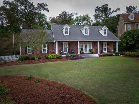 4th image of 60 Woodlawn Ln