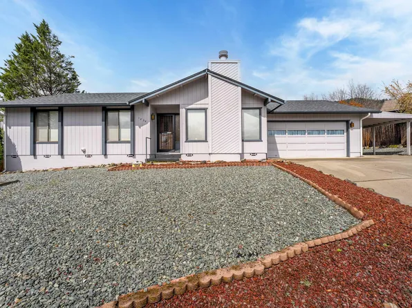 1034 NE Primrose Pl, Grants Pass, OR 97526