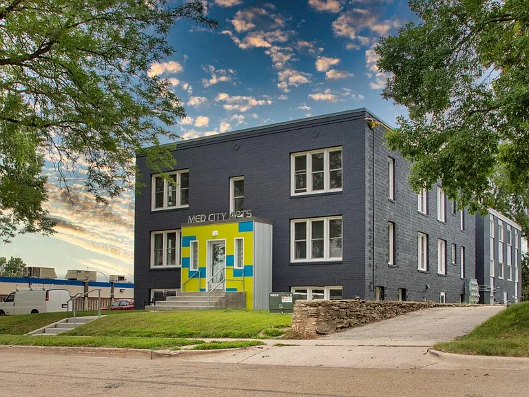 Med City Apartments — Photo 2