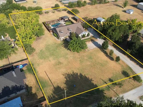 465 W Hobbs St, Boyd, TX 76023