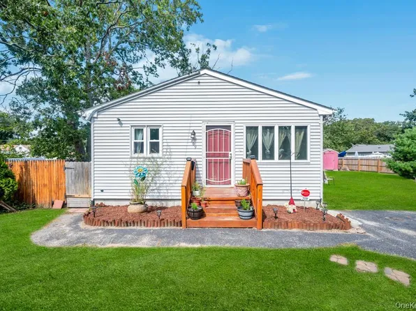 309 Dogwood Road W, Mastic Beach, NY 11951