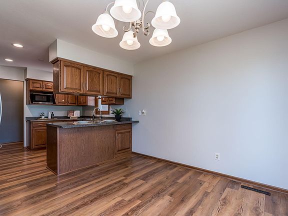 4th image of 432 3rd Ave