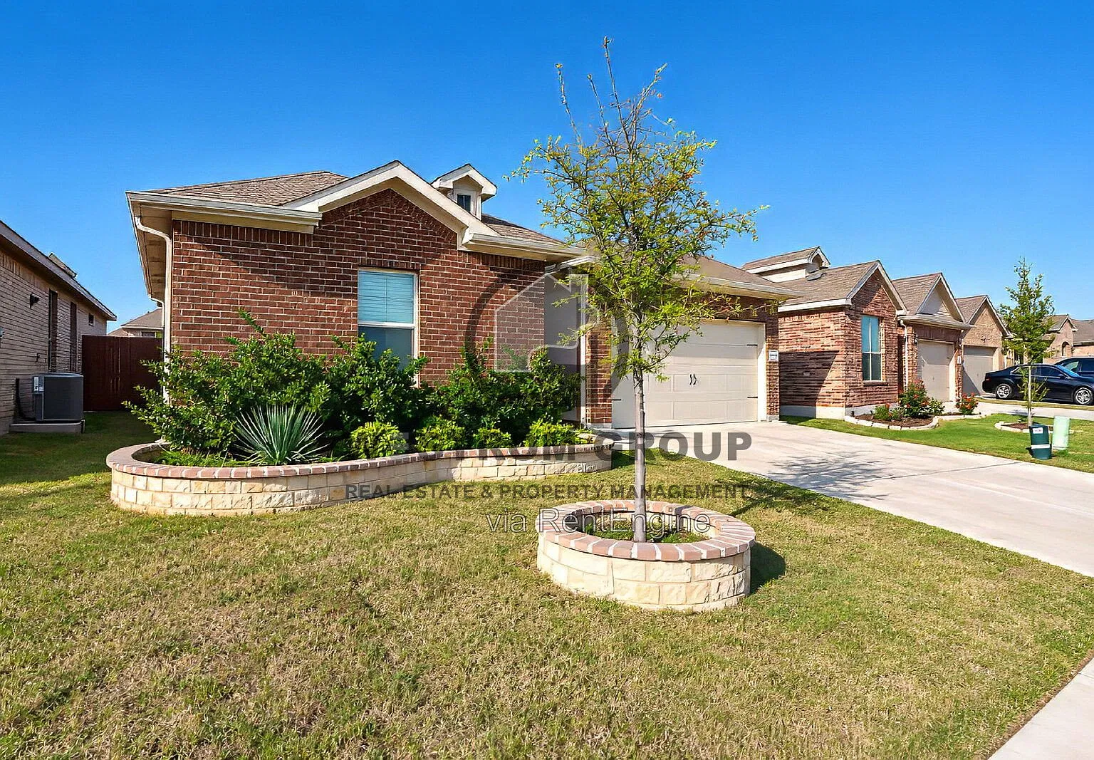 3 bed, 2.0 bath, 1736 sqft, $2,095 — Photo 2