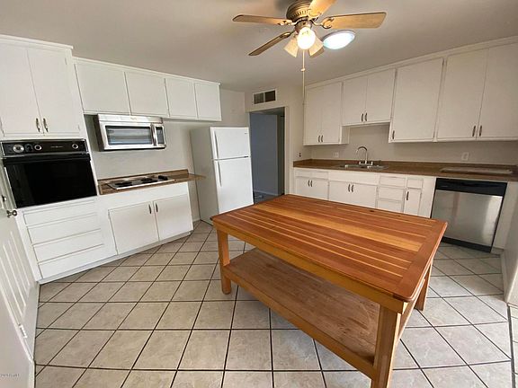 2nd image of 3143 W Sweetwater Ave