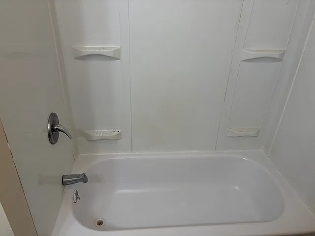 1100 W 3rd St #2MID — Photo 11