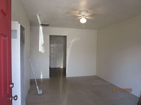 3rd image of 1020 Madeira Dr SE #B