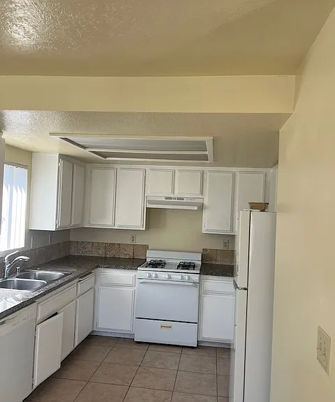 582 W 8th St #1 — Photo 5