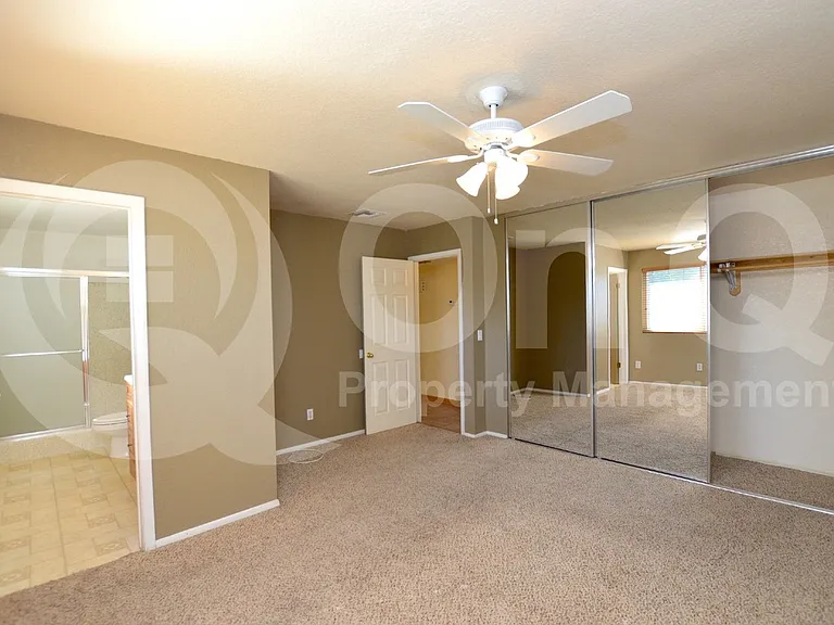 5019 E Laurel Ln — Photo 13