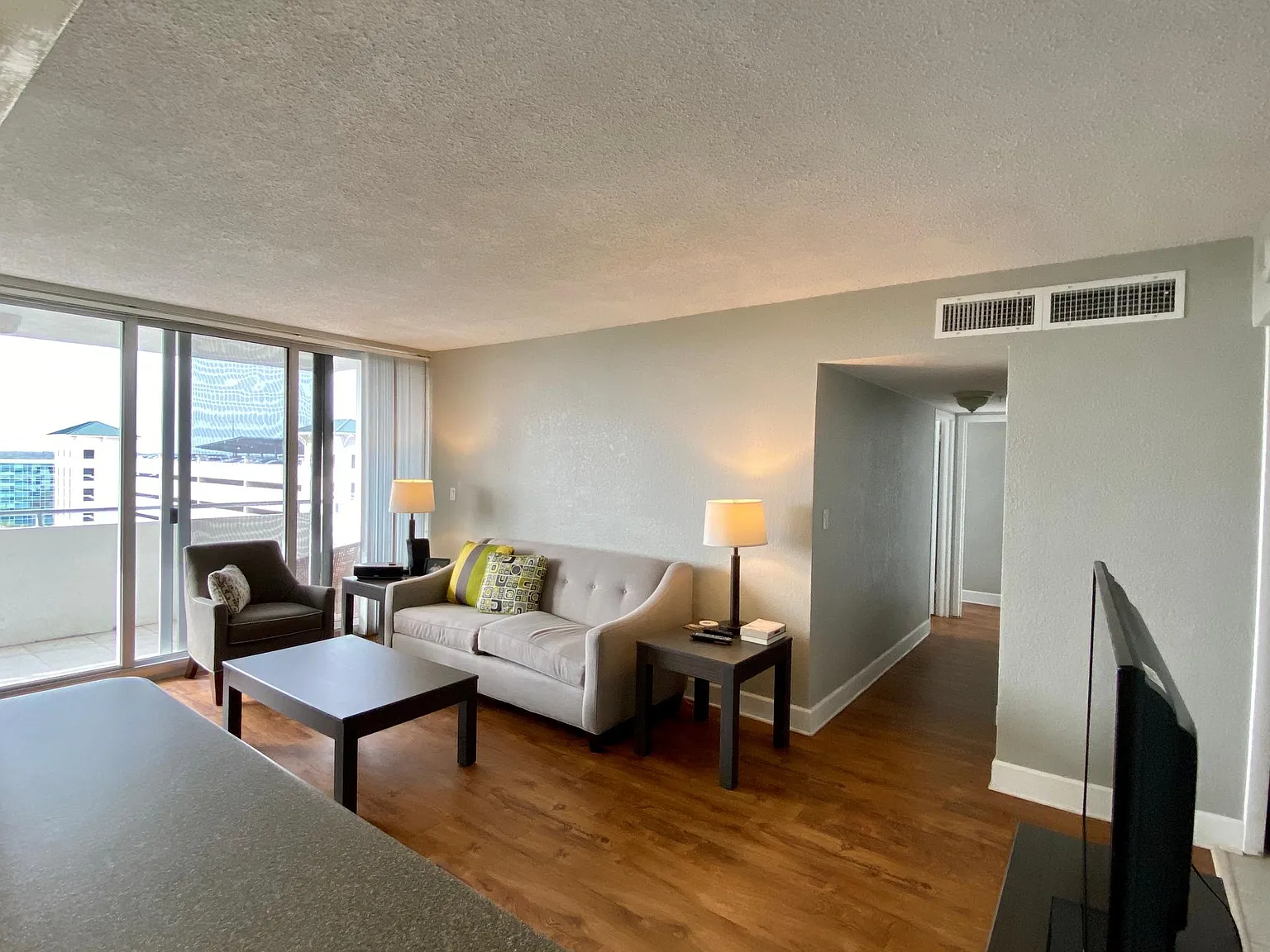 2 bed, 1045 sqft, $2,690 — Photo 3