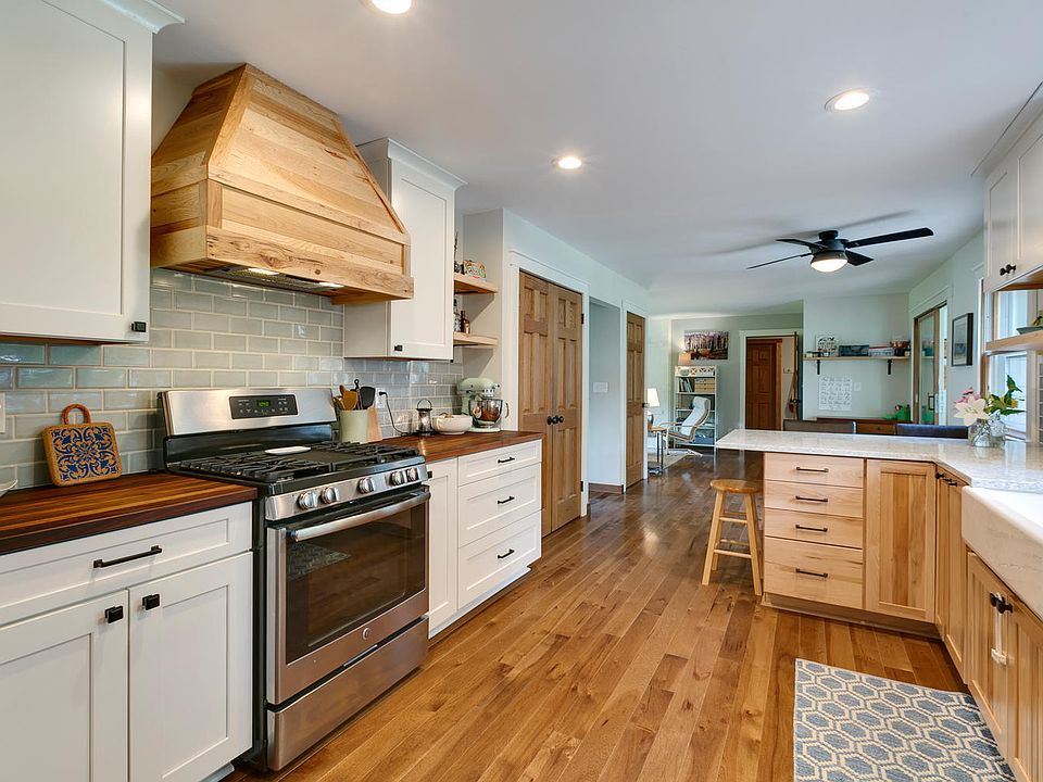 1st image of 961 Chesterton Ct
