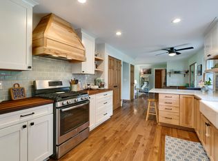961 Chesterton Ct, Oconomowoc, WI 53066