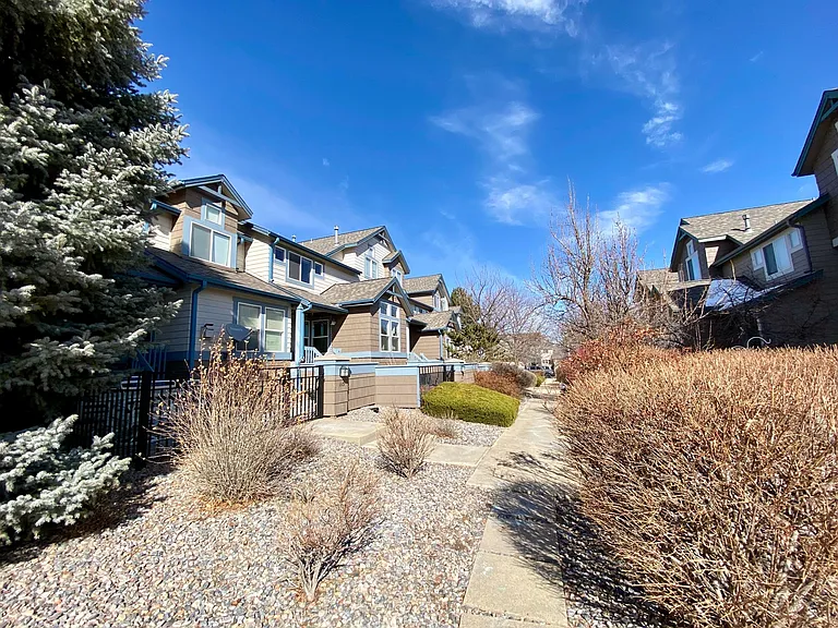 111 Rowena Pl — Photo 26