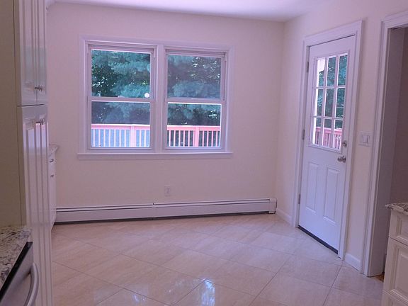 Eat-in-Kitchen/Breakfast area