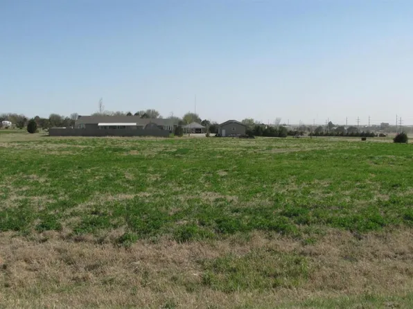 4880 Leonard Cir, Garden City, KS 67846