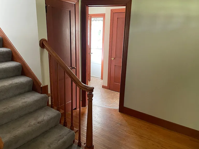 1592 N Creek Rd — Photo 32