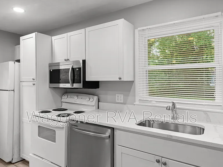 924 Kingsway Rd — Photo 31