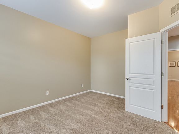 4th image of 49893 Courtyard Ln #69