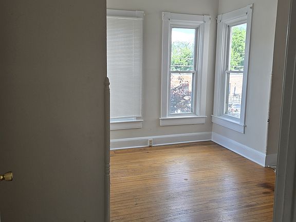 5th image of 501 W King St APT 4
