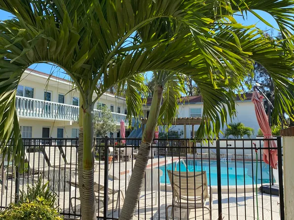 300 Monroe Ave APT 11, Cape Canaveral, FL 32920