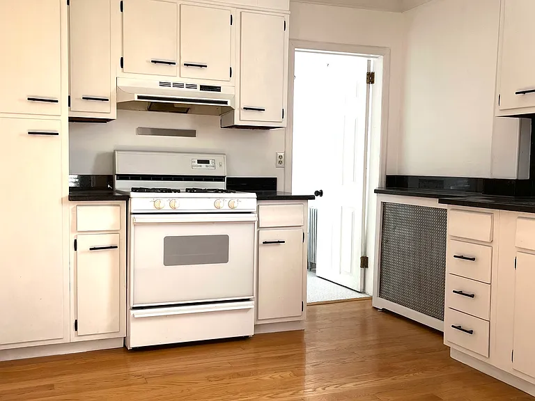 197 Rombout Ave #1 — Photo 6