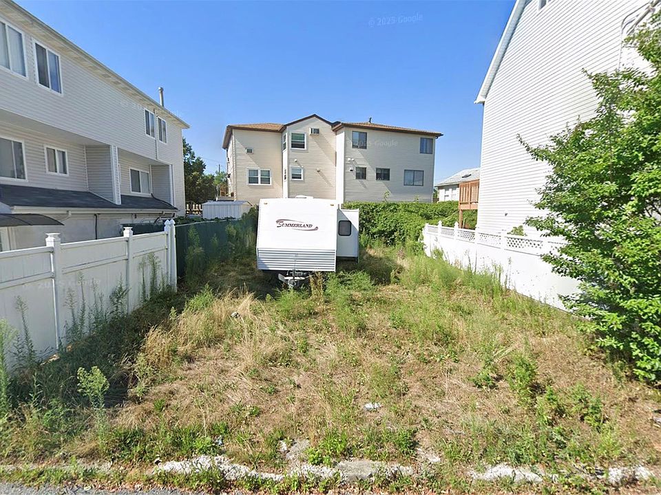 1st image of 8 Iroquois Street
