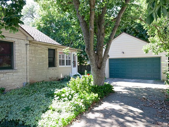 4th image of 1122 Haywood Dr