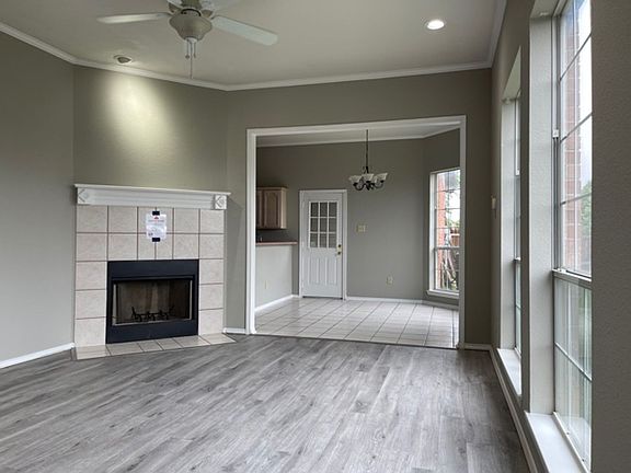 3rd image of 815-819 Valleybrooke Dr #815