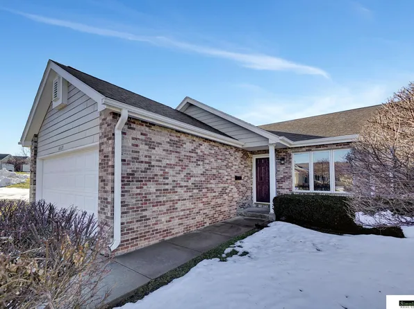6029 Old Farm Cir, Lincoln, NE 68512