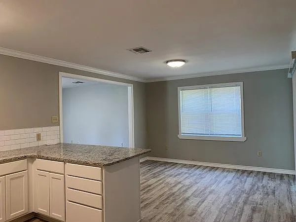 409 E Emory St — Photo 10