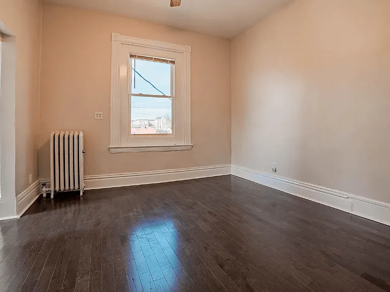 241 Western Avenue S — Photo 6