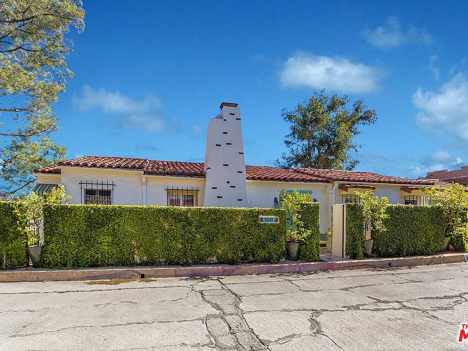 1st image of 2748 Hollyridge Dr
