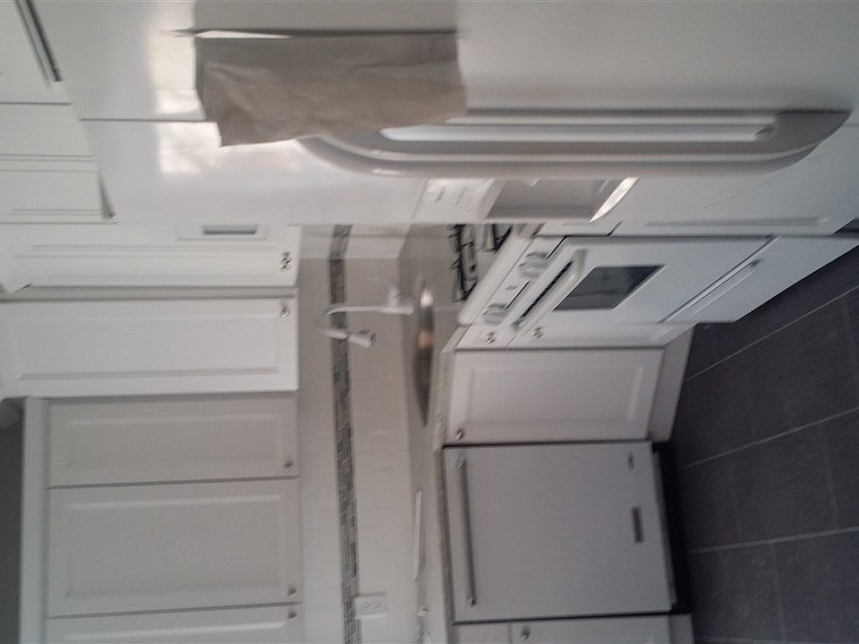 2nd image of 213 44th St
