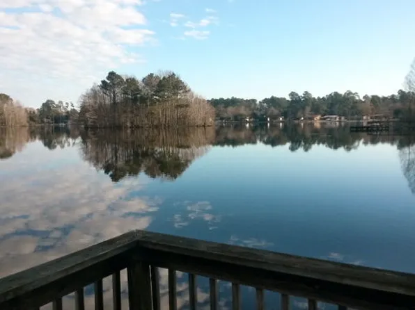 436 Fountain Lake Dr, Eutawville, SC 29048