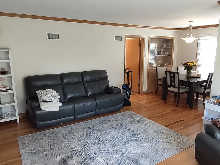 17565 W Wisconsin Ave — Photo 10