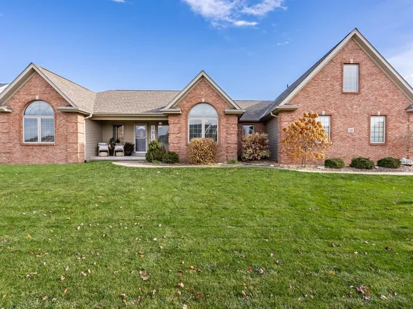 18 Nicholas Ct, Eldridge, IA 52748