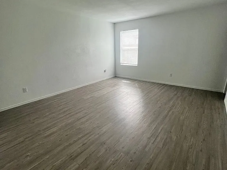 2822 Millikan Dr — Photo 4