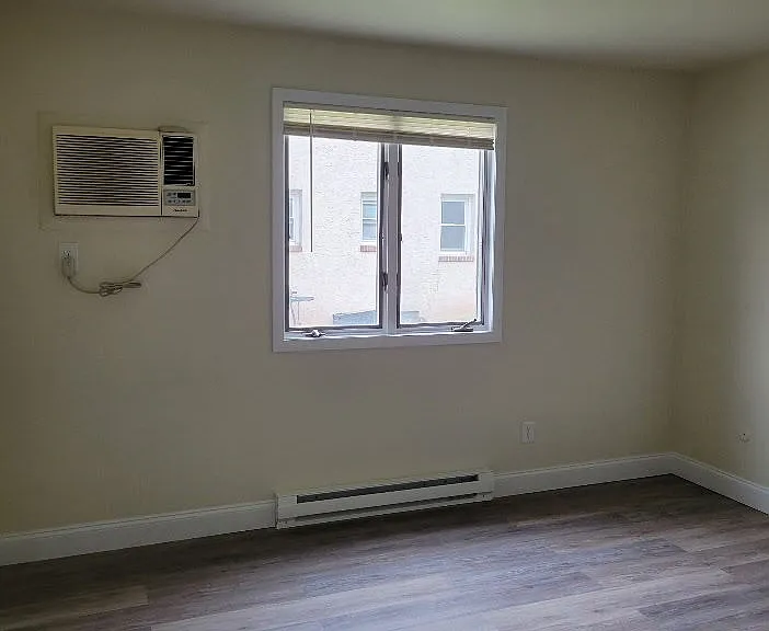 377 W Broad St — Photo 8