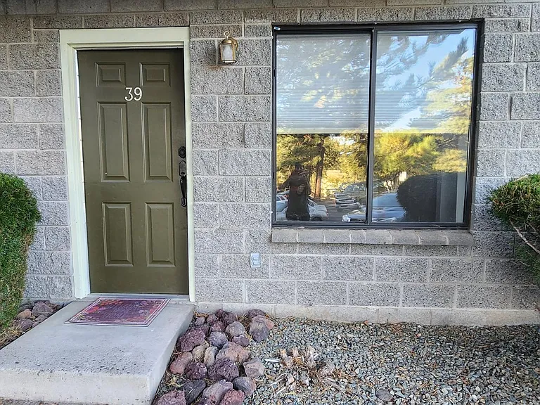 6315 N Saint Nicholas Cir — Photo 2