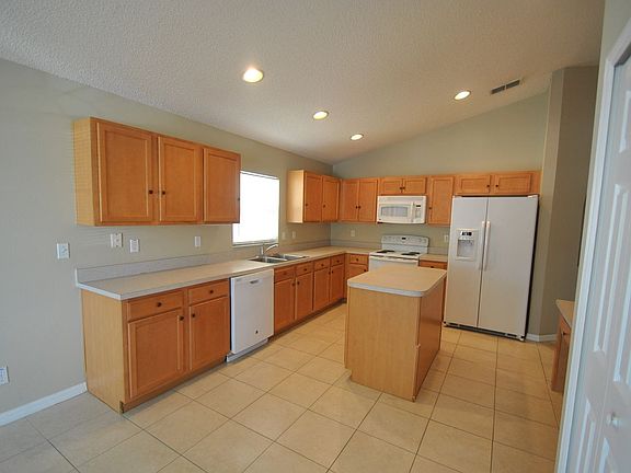 3rd image of 1114 Bluegrass Dr
