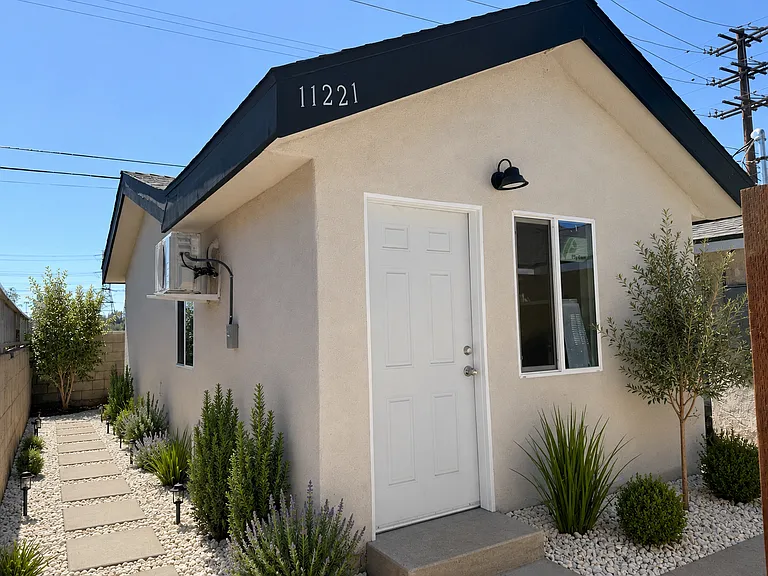 11221 Dumont Ave — Photo 1