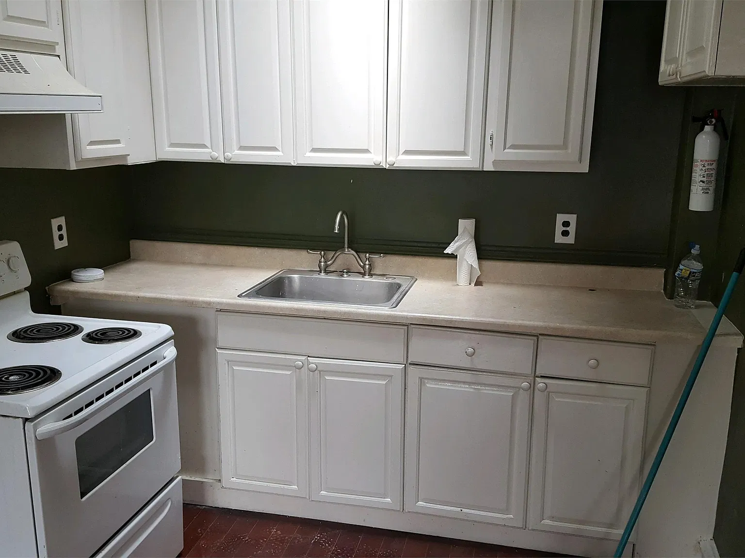 1036 Fillmore St (Apartment Bldg) - 2R — Photo 4
