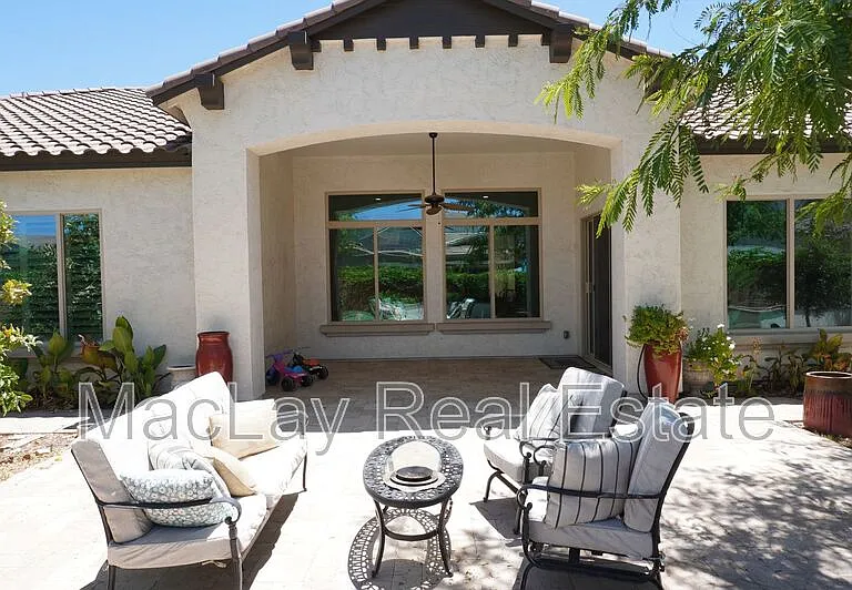 2910 E Wildhorse Dr — Photo 25