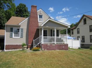 8 Cottage Rd, Poughkeepsie, NY 12601