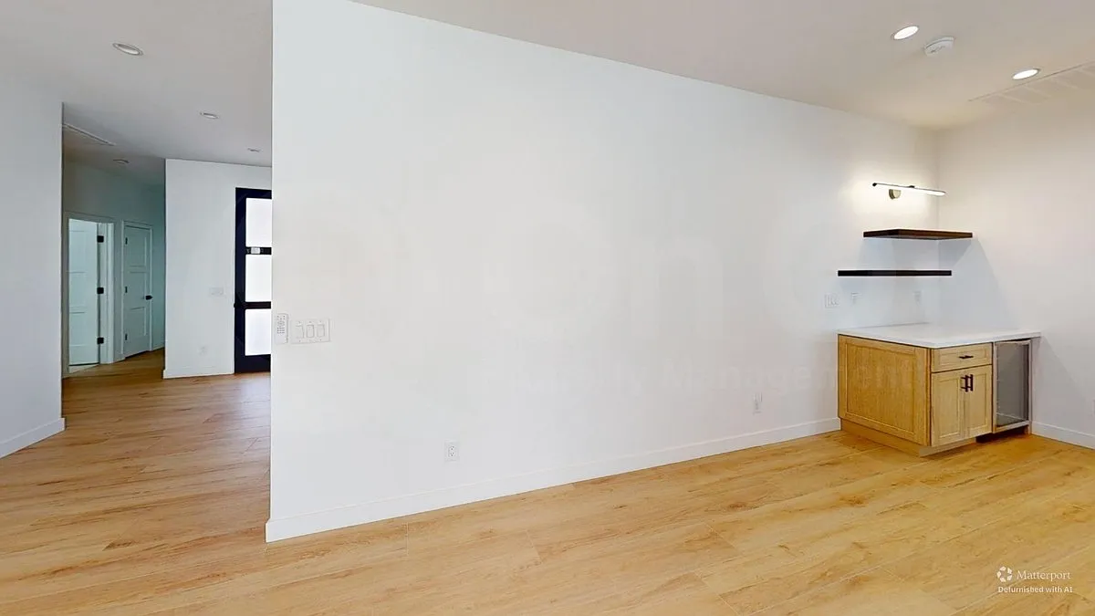4 bed, 2.5 bath, 2462 sqft, $3,250 — Photo 4