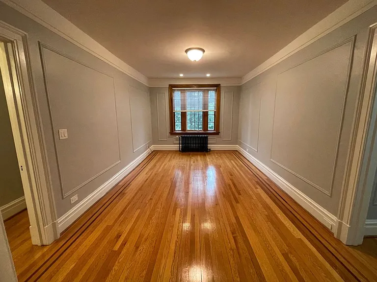 Spacious 1-Bedroom Apartment Across from Washington Park — Photo 3