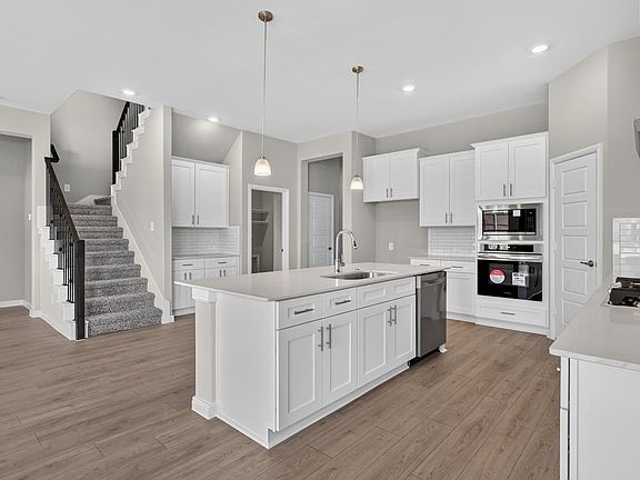 4th image of 15068 Splendor St