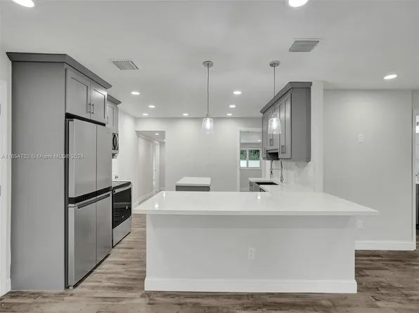 2573 Conroy Dr, North Palm Beach, FL 33403