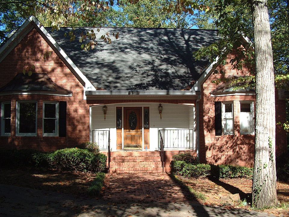 1st image of 160 Carriage Gate Dr