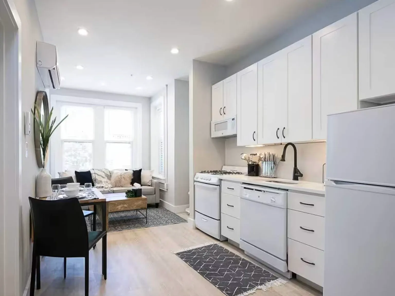 1 bed, 500 sqft, $4,110 — Photo 2